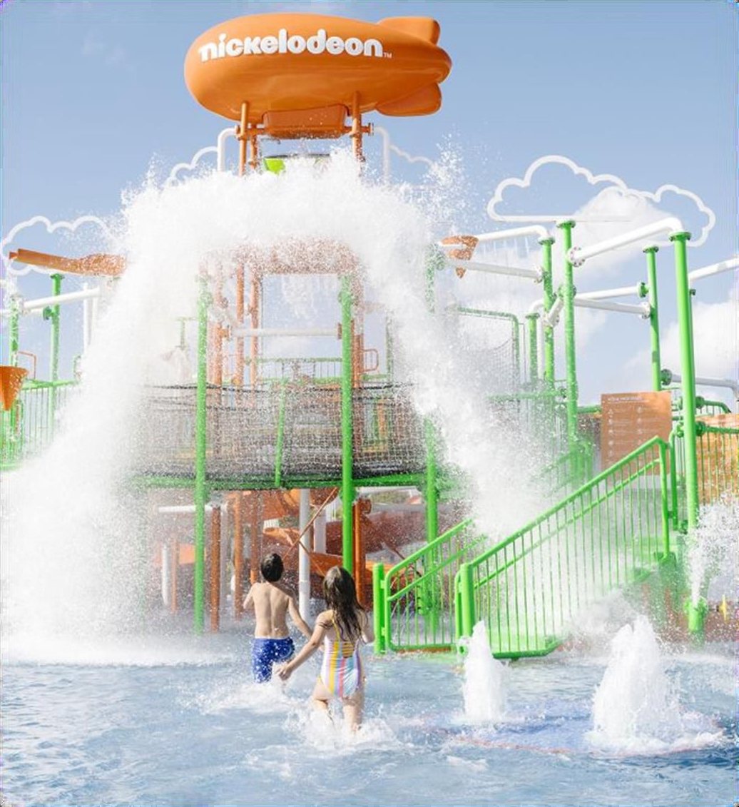 Parque acuático Aqua Nick con el dirigible de Nickelodeon